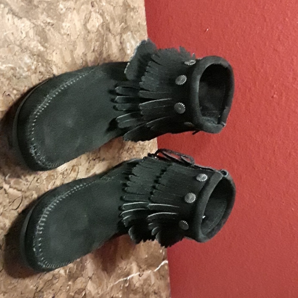 Minnetonka Womens Size 9 Black Suede Ankle Boots